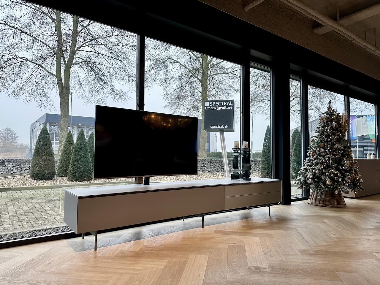 staand tv-meubel 2.74m in gesatineerd glas kleur Cement, incl. led verlichting