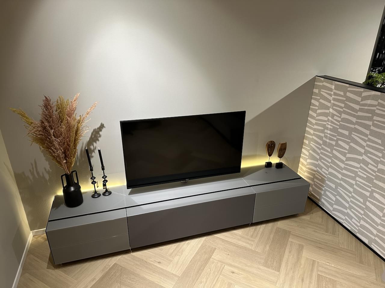 staand soundbar tv-meubel 2.63m in de kleur Cement