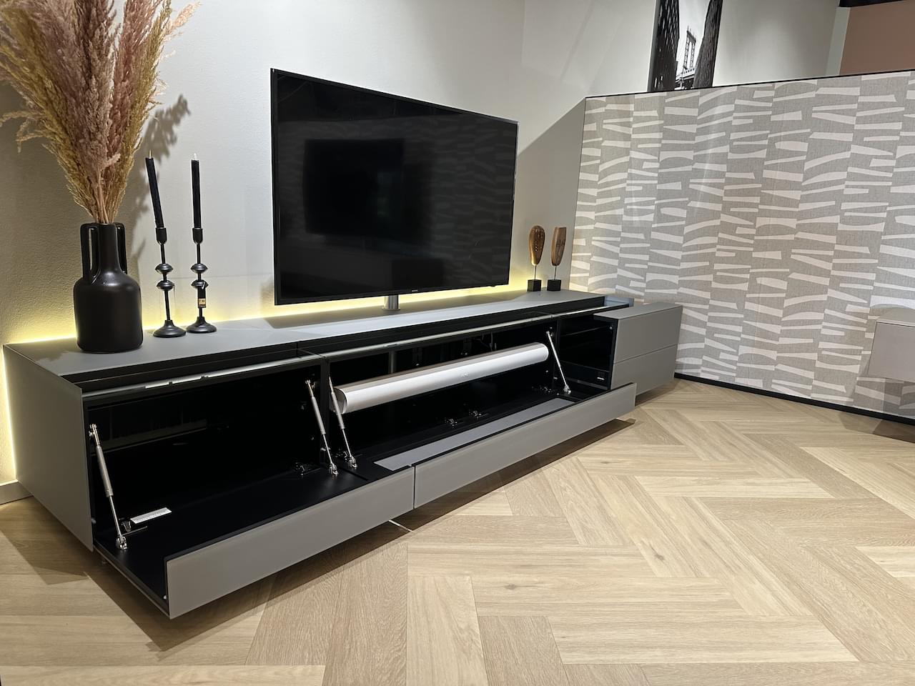 staand soundbar tv-meubel 2.63m in de kleur Cement