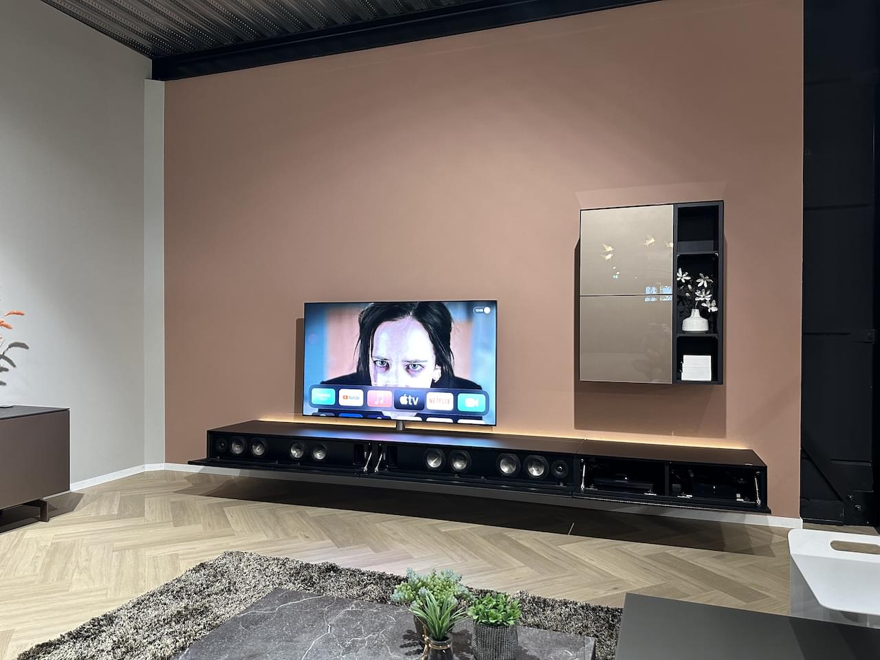 zwevend thuisbioscoop tv-meubel inclusief VRP1 soundbar