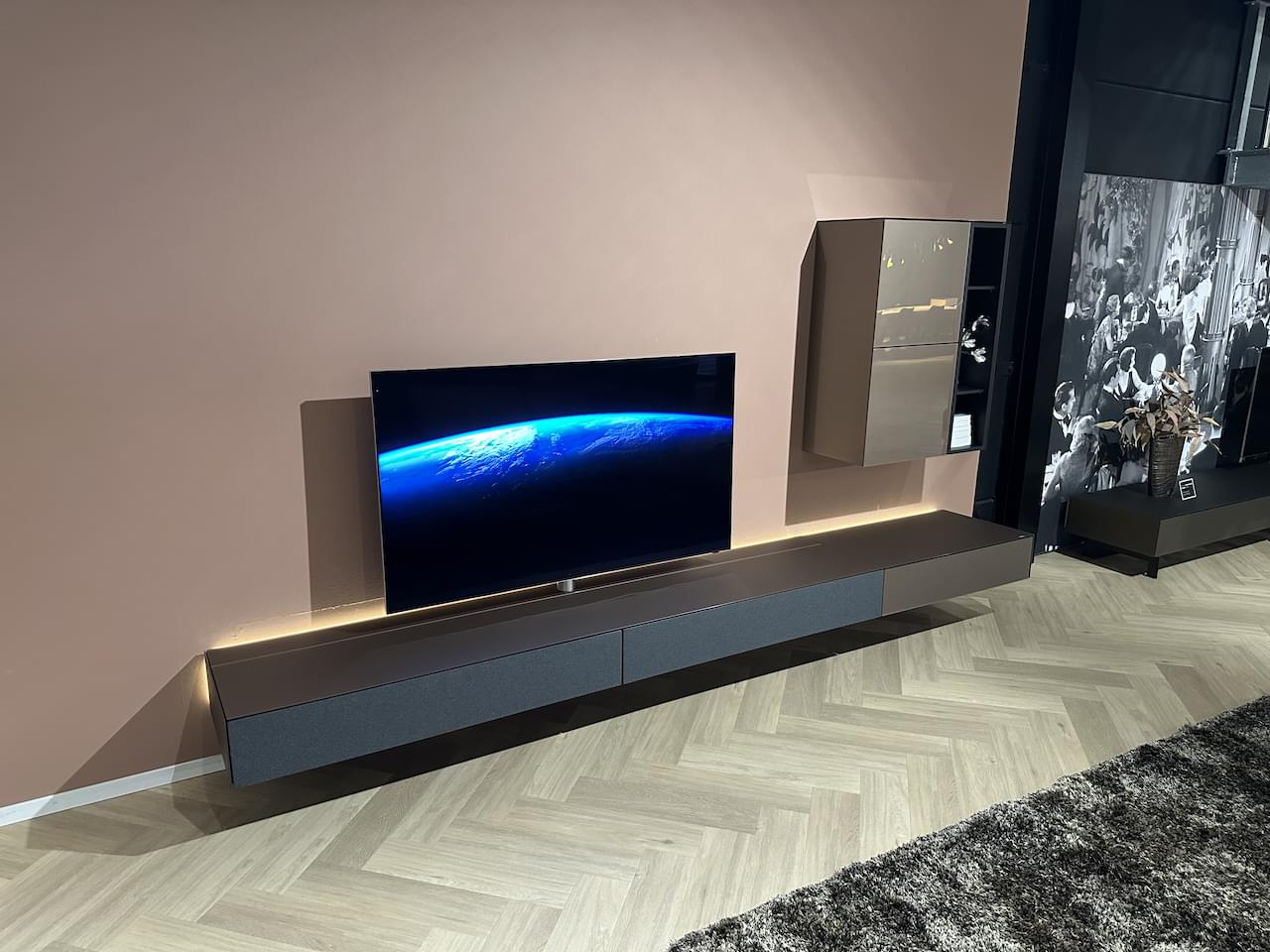 zwevend thuisbioscoop tv-meubel inclusief VRP1 soundbar