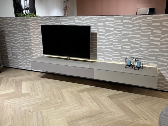 zwevend tv-meubel 2.74m, sound prepared, led-verlichting kleur Pebble