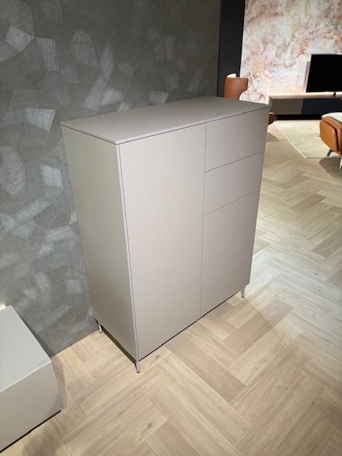 hoge Side kast model 1 kleur Pebble