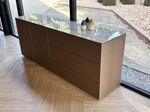 staand dressoir 2.01m in Metallic glas Bronze met Dekton topplaat