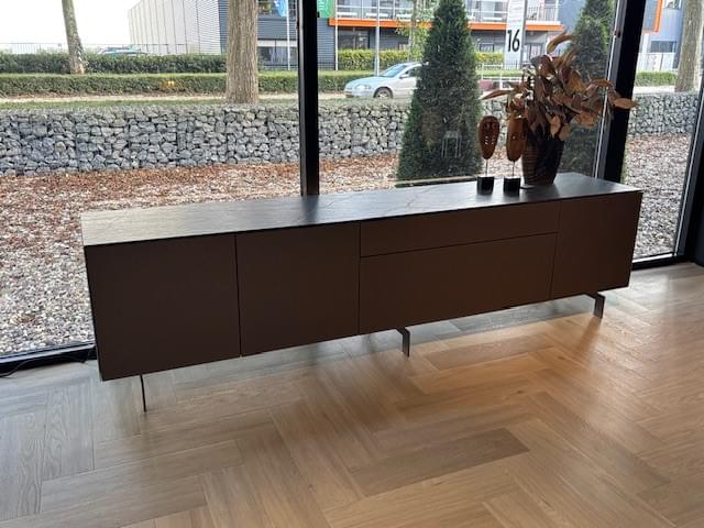 staand dressoir 2.51m breed in Metallic glas Bronze, topplaat Keramiek