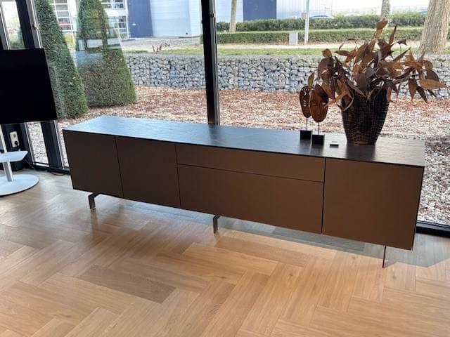 staand dressoir 2.51m breed in Metallic glas Bronze, topplaat Keramiek