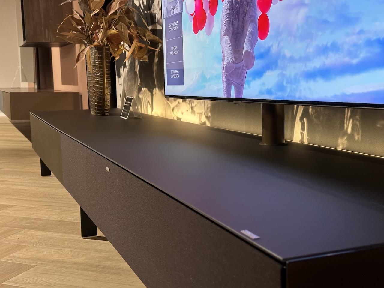 Soundbar tv-meubel 2.85m in Metallic Glas - Roast