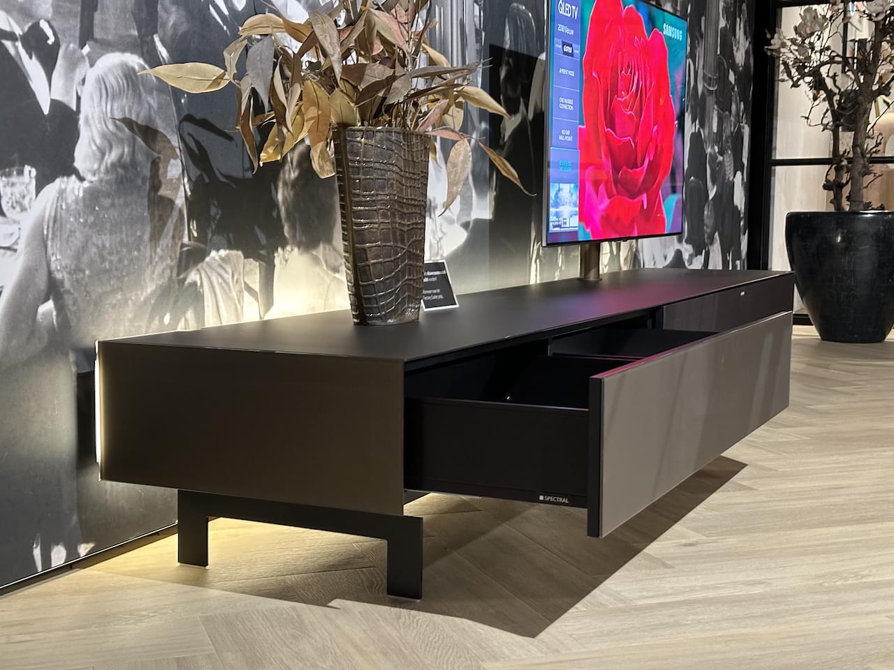 Soundbar tv-meubel 2.85m in Metallic Glas - Roast