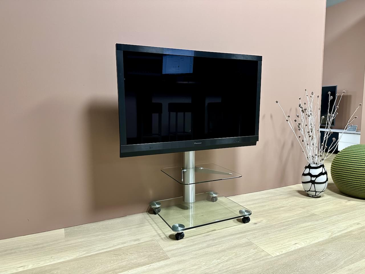 verrijdbare en draaibare tv-vloerstandaard QX1011 in helder glas