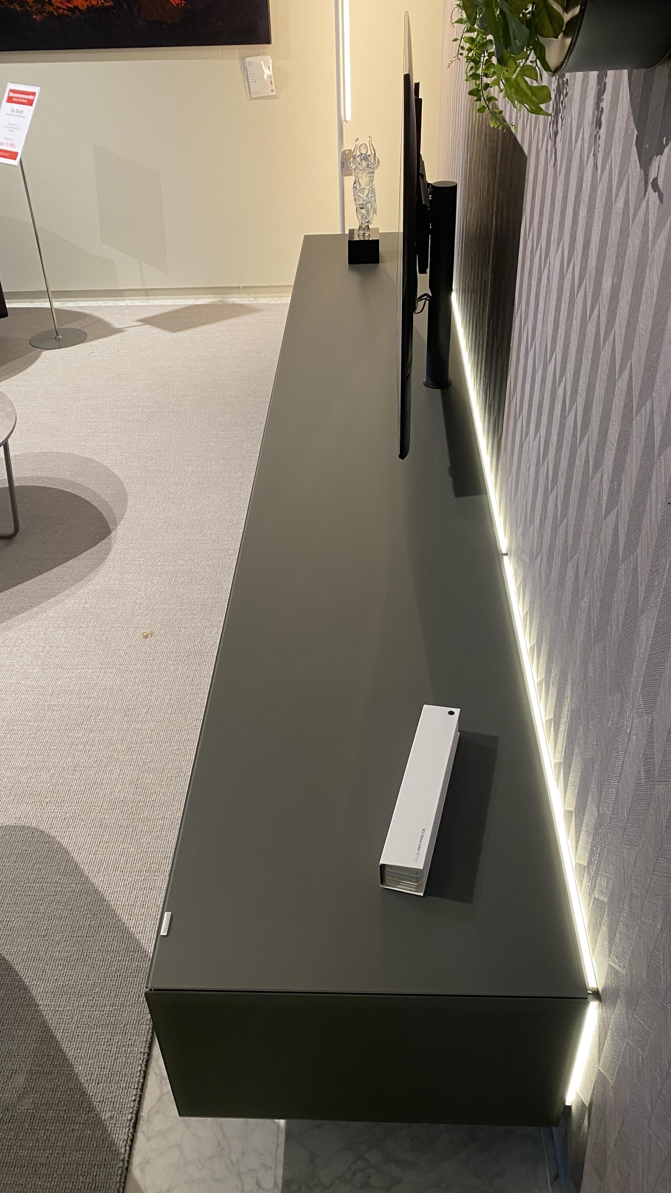 Wandhangend Tv-meubel in de kleur granite, met led-verlichting