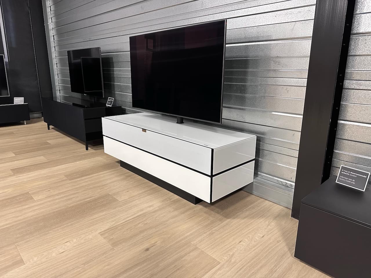 staand tv-meubel 1.50m breed in de kleur Wit (SNG)