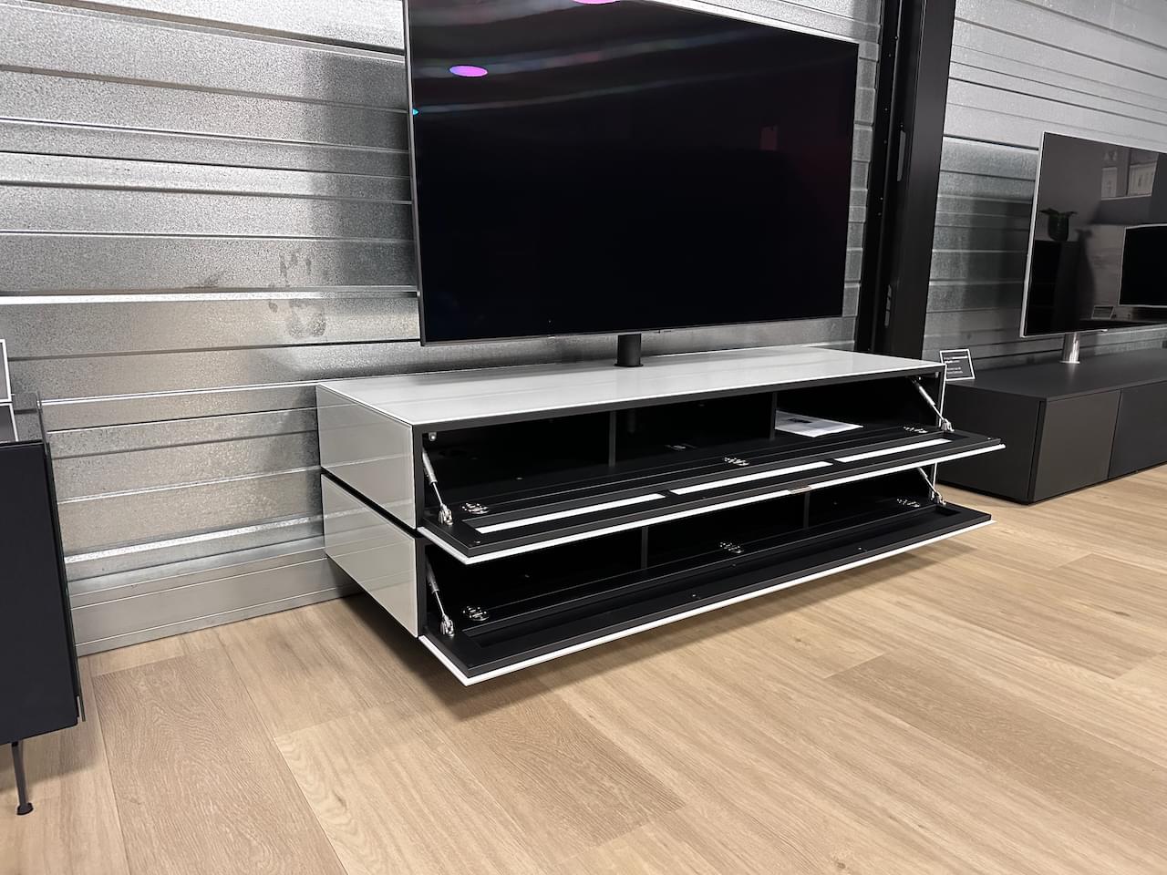 staand tv-meubel 1.50m breed in de kleur Wit (SNG)