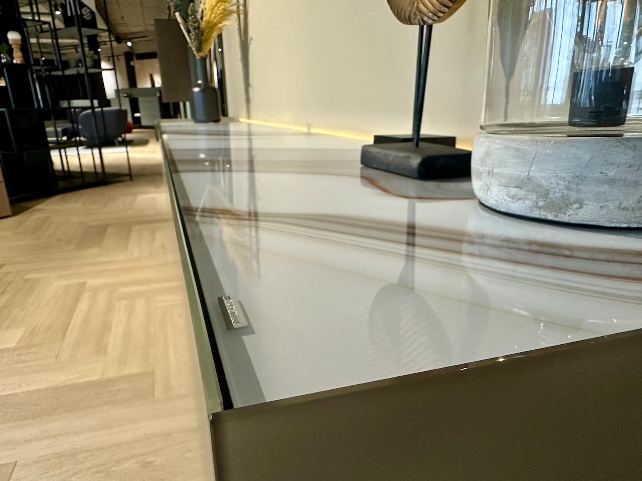 zwevend dressoir 3m, metallic champagne, design glas latte, led-verlichting